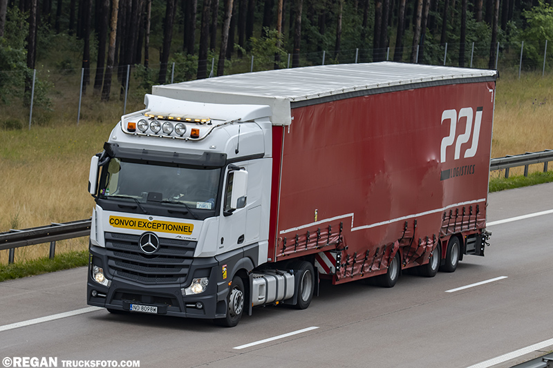 Mercedes-Benz Actros MP4 - PPJ Logistics.jpg