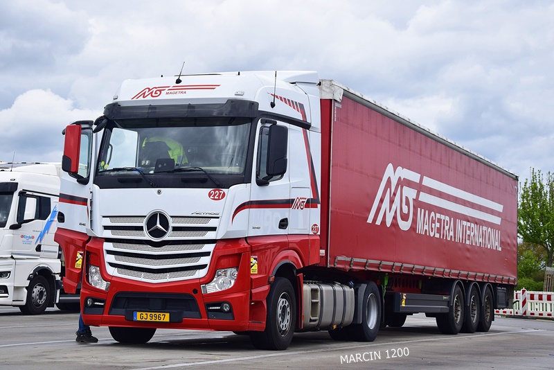 _DSC2809-crop-Magetra-Mercedes-Benz Actros MP4.JPG