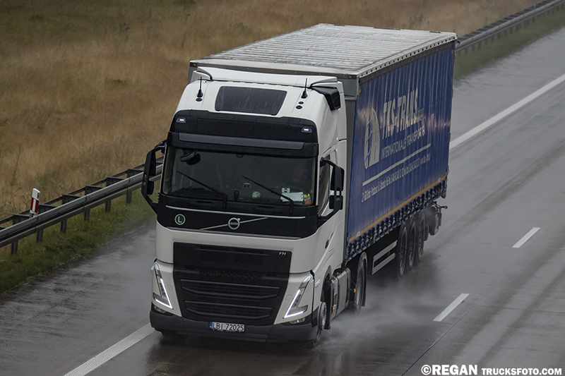 Volvo FH5 - TKS Trans.jpg