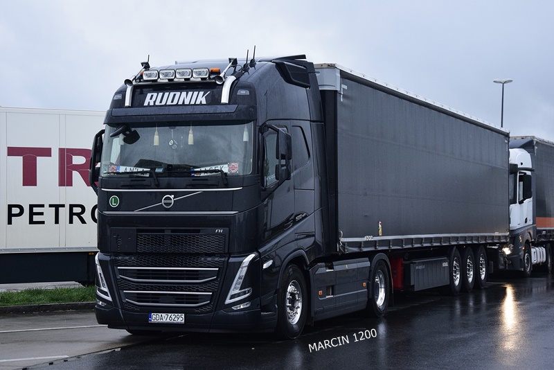_DSC1020 RUDNIK-crop-VOLVO FH V.JPG