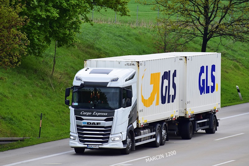 _DSC1215 CARGO EXPRESS-crop-DAF XG.JPG