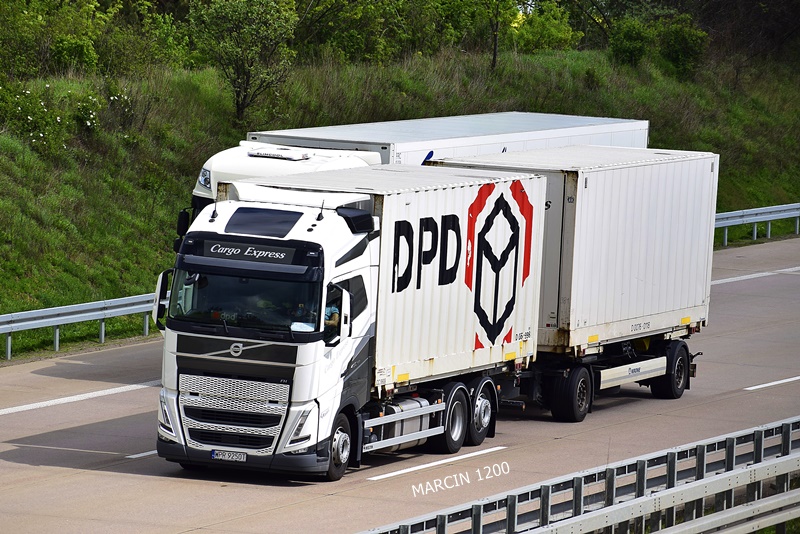 _DSC1625 CARGO EXPRESS-crop-VOLVO FH V.JPG