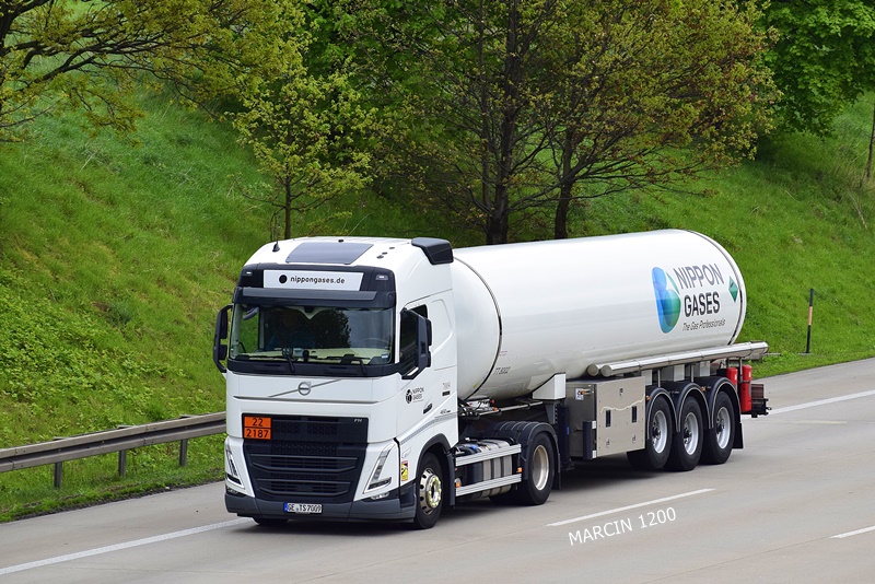 _DSC1290 NIPPON GASES-crop-VOLVO FH V.JPG