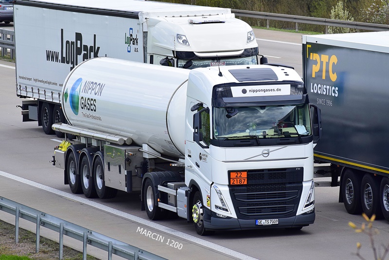 _DSC2087-crop-NIPPON GASES-VOLVO FH V.JPG
