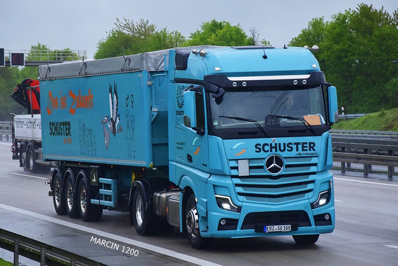 _DSC1031 SCHUSTER-crop-Mercedes-Benz Actros MP5.JPG