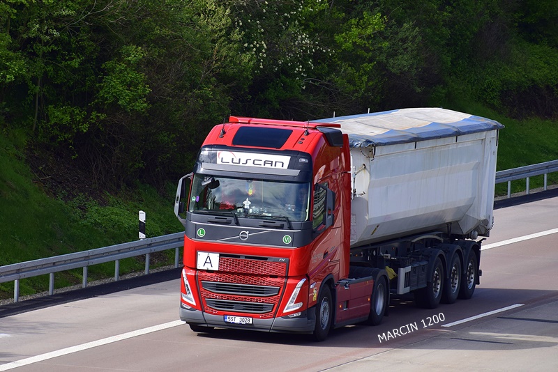 _DSC1432 LUSCAN-crop-VOLVO FH.JPG