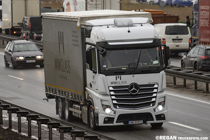 Mercedes-Benz Actros MP4 - WW Glass.jpg