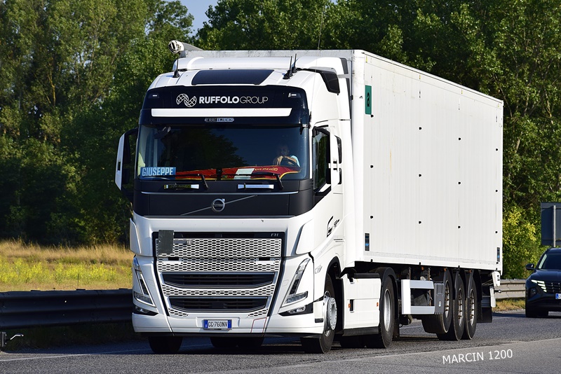 _DSC6351-crop-RUFFOLO GROUP-VOLVO FH V.JPG
