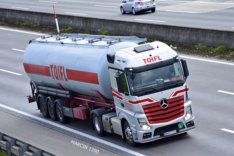 _DSC2837-crop-TOIFL-Mercedes-Benz Actros MP4.JPG