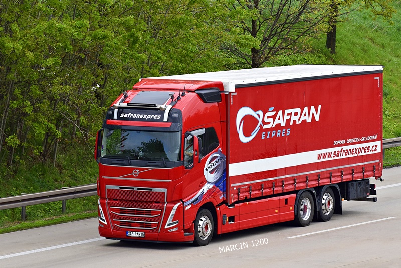 _DSC1328 SAFRAN-crop-VOLVO FH V.JPG