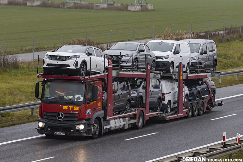 Mercedes-Benz Actros STS.jpg