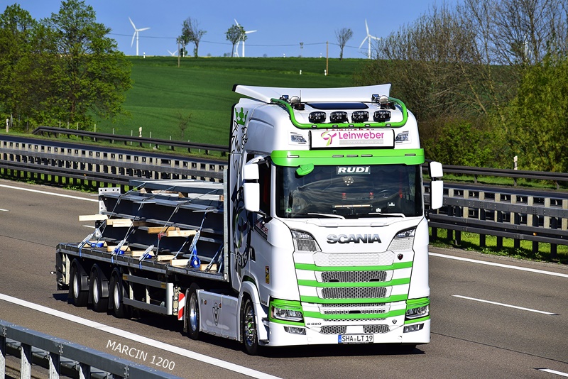 _DSC2419 LEINWEBER-crop-SCANIA S580 V8.JPG