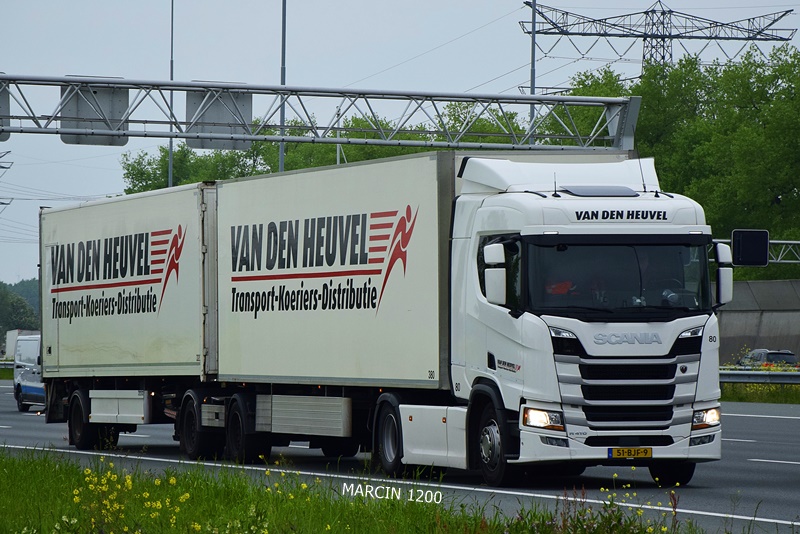 _DSC6165-crop-Van den Heuvel-SCANIA R410 NG - 25,25m.JPG