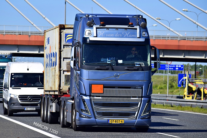 _DSC3164-crop-H van der Ham-VOLVO FH16 V.JPG