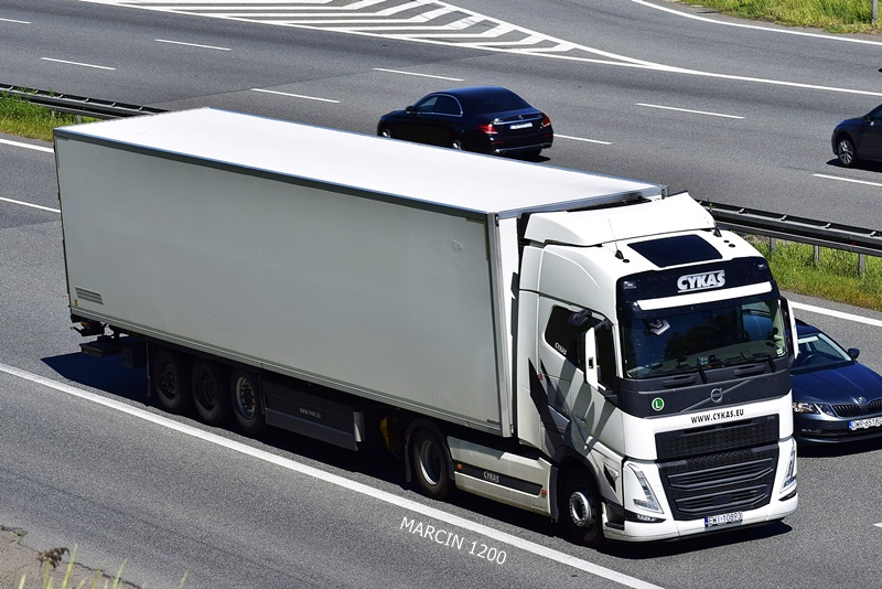 _DSC3309-crop-Volvo FH V - Cykas.JPG