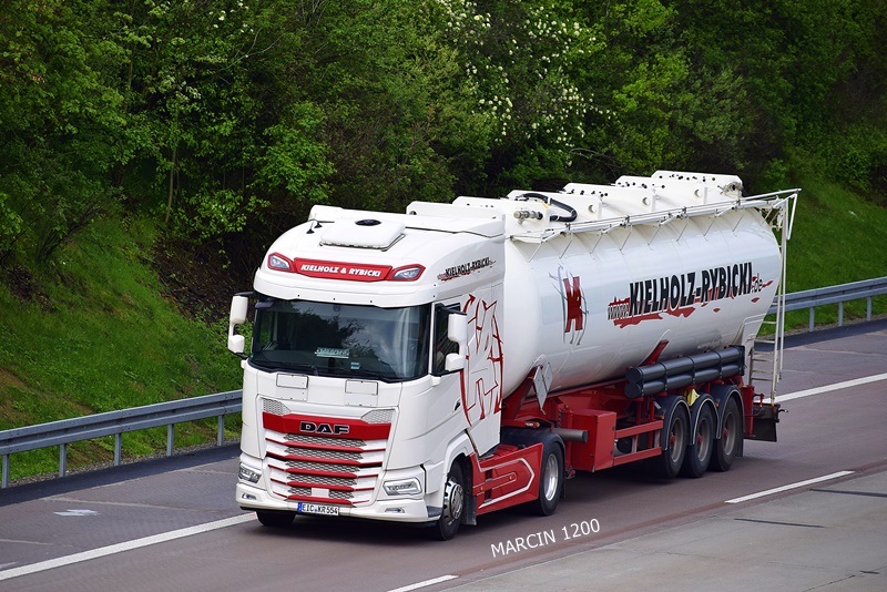 _DSC1140 KIELHOLZ-crop-DAF XG.JPG