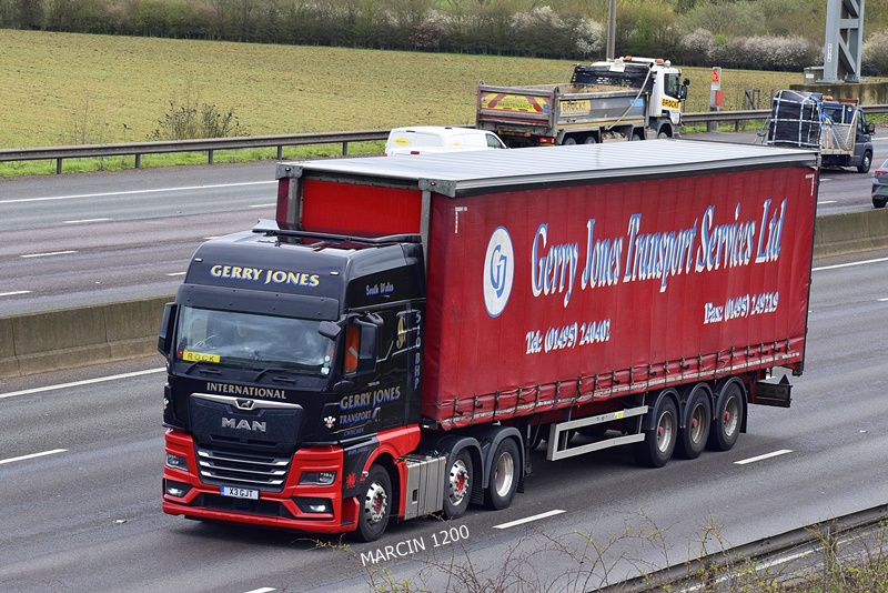 _DSC0397-crop-Gerry Jones-MAN TGX II.JPG