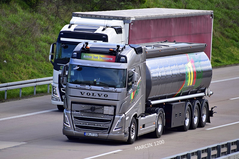_DSC2612 ATT ACHIMS-crop-VOLVO FH V.JPG