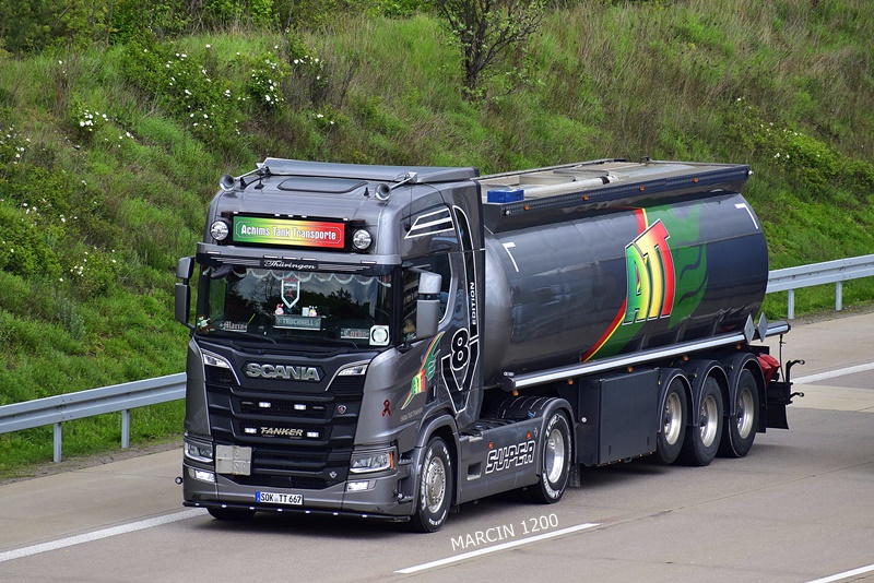 _DSC2054 ATT ACHIMS-crop-Scania R V8 NG.JPG