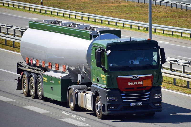 _DSC5486-crop-KLACSKA-MAN TGX II.JPG