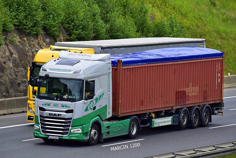 _DSC3507-crop-EKB-DAF XG.JPG