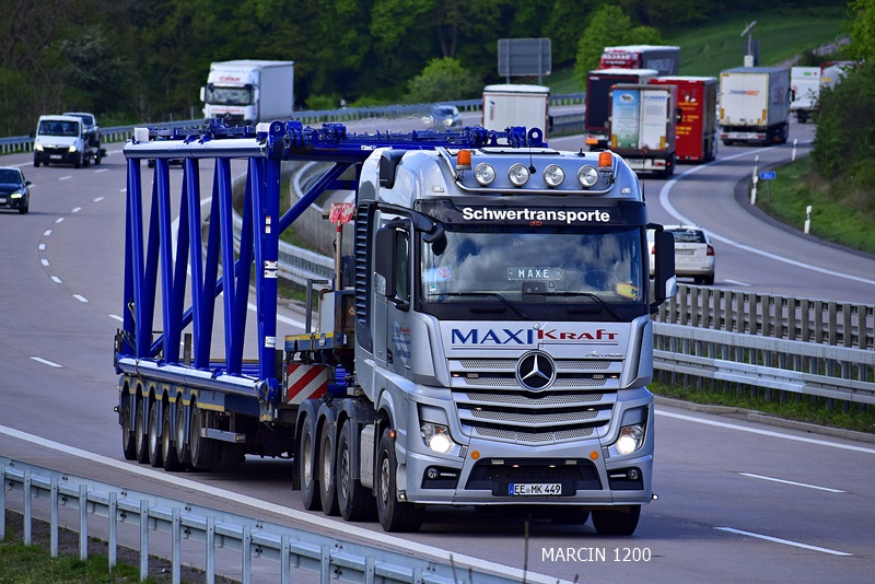 _DSC2738 MAXIKRAFT-crop-Mercedes-Benz Actros MP4.JPG