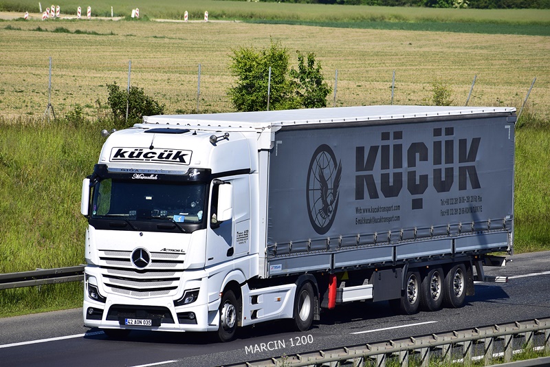 _DSC3208-crop-KUCUK-Mercedes-Benz ActrosL MP5.JPG