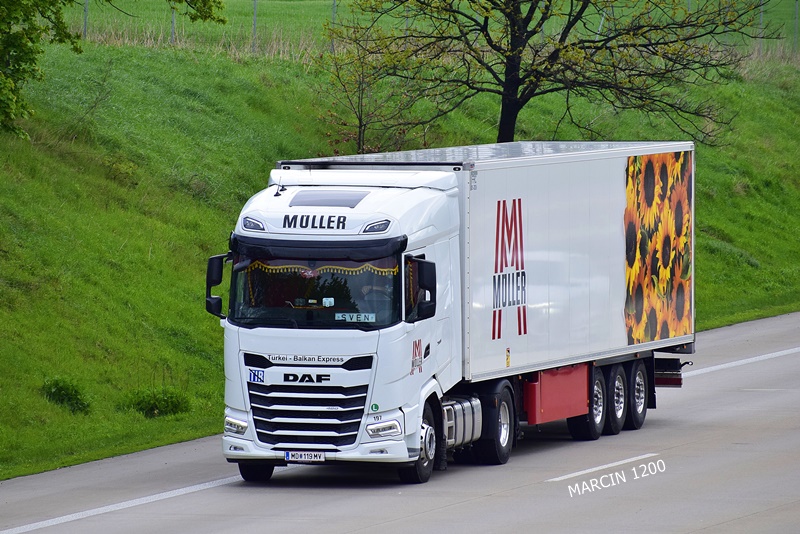 _DSC1218 MULLER-crop-DAF XG.JPG