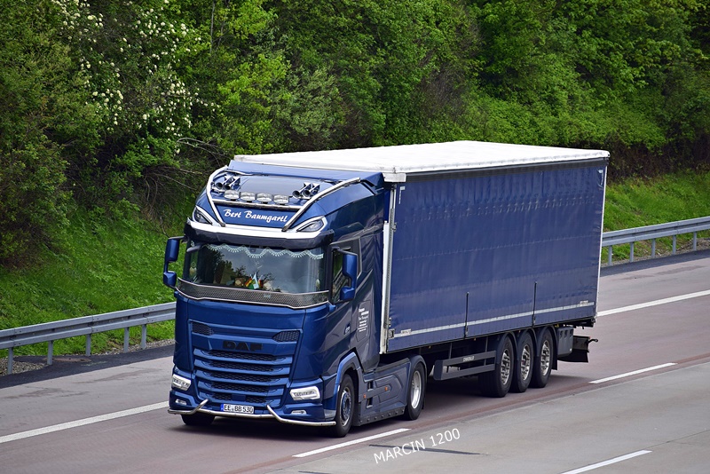 _DSC1193 BERT BAUMGARTL-crop-DAF XG.JPG