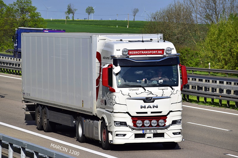 _DSC2483 REBROTRANSPORT-crop-MAN TGX II.JPG
