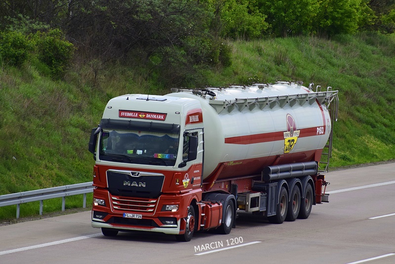 _DSC2008 Johs. Rasmussen-crop-MAN TGX II.JPG