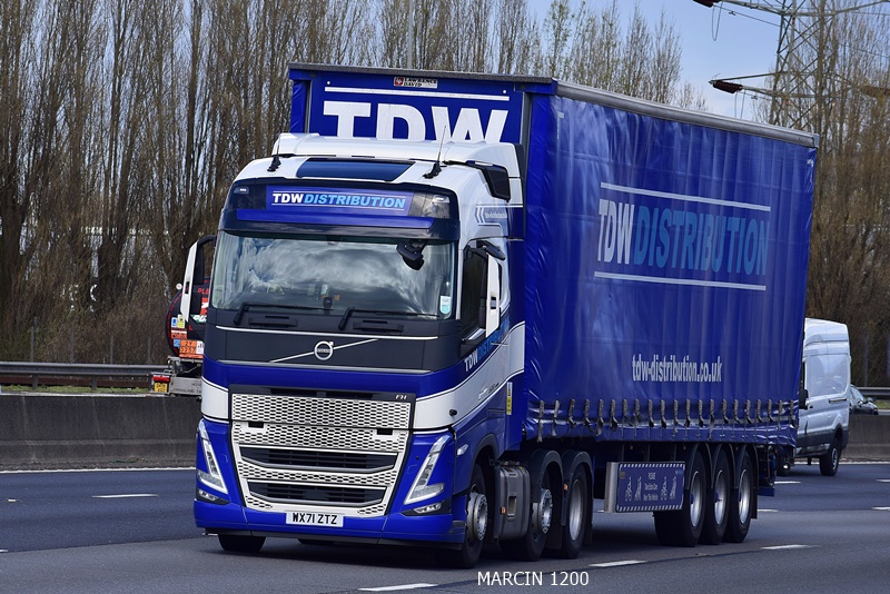_DSC0826-crop-TDW Distribution-VOLVO FH V.JPG