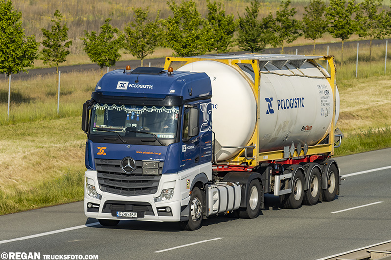 Mercedes-Benz Actros MP4 - PC Logistic.jpg