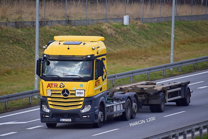 _DSC0501-crop-ATR-Mercedes-Benz Actros MP4-BDF.JPG