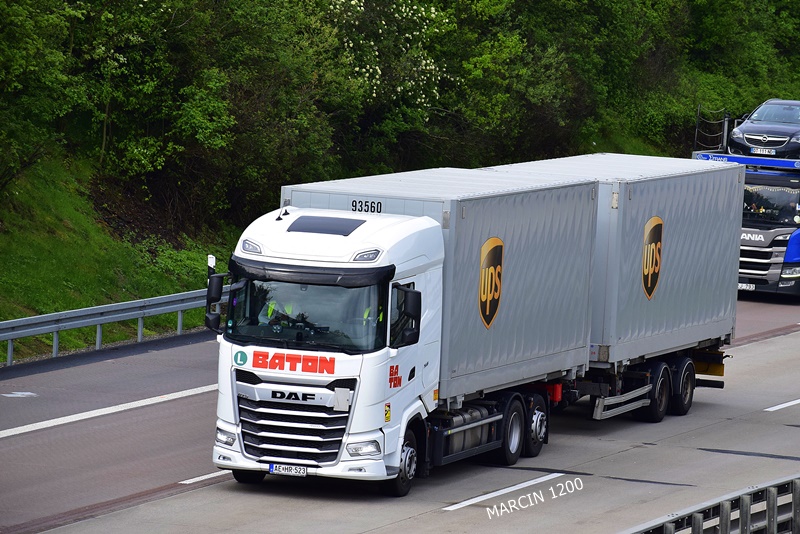 _DSC1113 BATON-crop-DAF XG.JPG