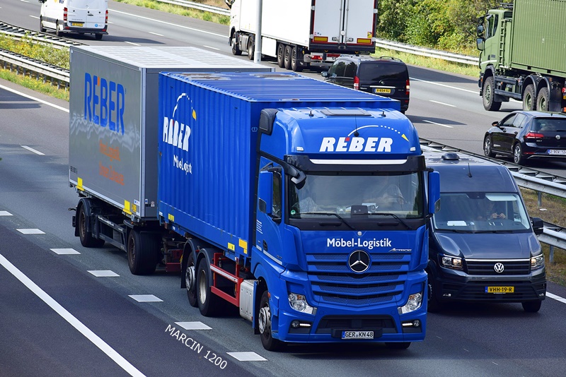 _DSC8624-crop-Reber-Mercedes-Benz Actros MP4.JPG