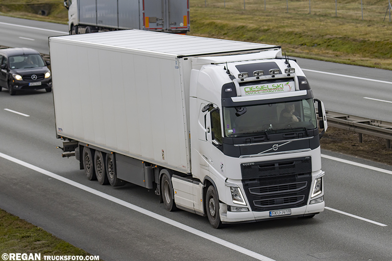 Volvo FH4 - Ciesielski.jpg