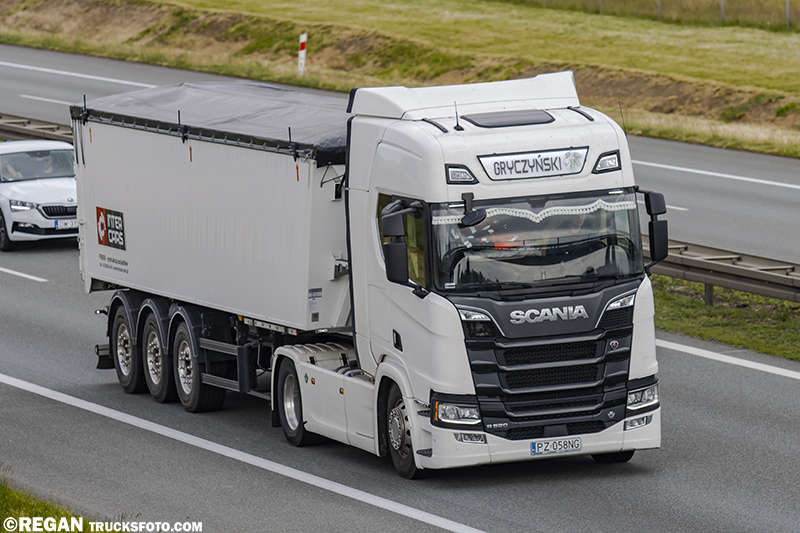 Scania R520 V8 - Gryczyński.jpg