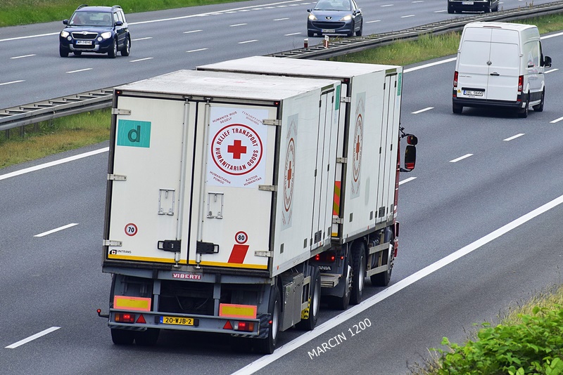 _DSC3757-crop-POMOC HUMANITARNA-Scania serii 3.JPG