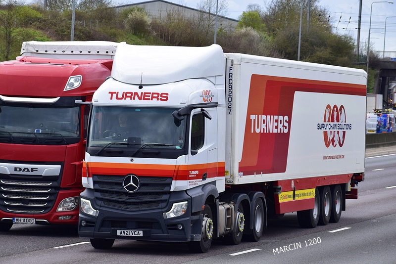 _DSC0718-crop-TURNERS-Mercedes-Benz Actros MP5.JPG