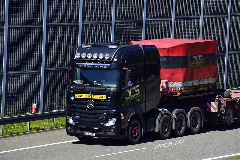 _DSC3590-crop-JCS-Mercedes-Benz Actros MP4.JPG