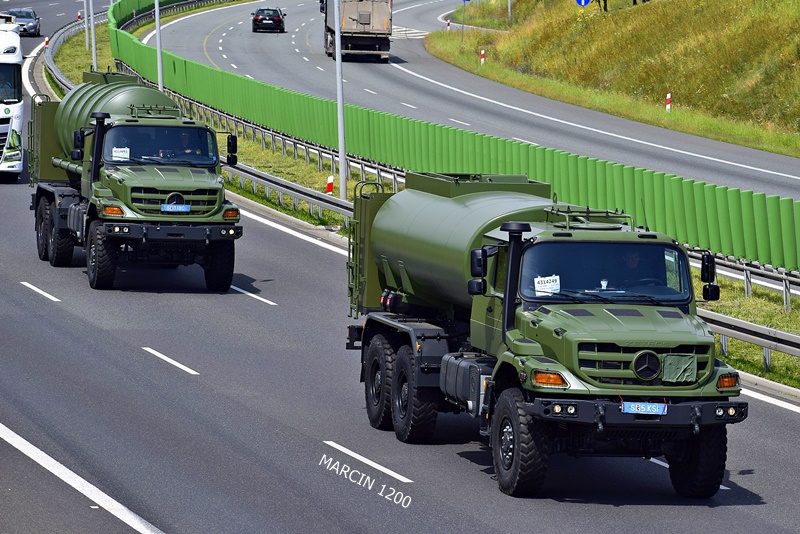 _DSC4088-crop-Mercedes-Benz Zetros.JPG