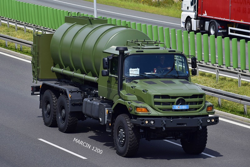 _DSC4090-crop-Mercedes-Benz Zetros.JPG