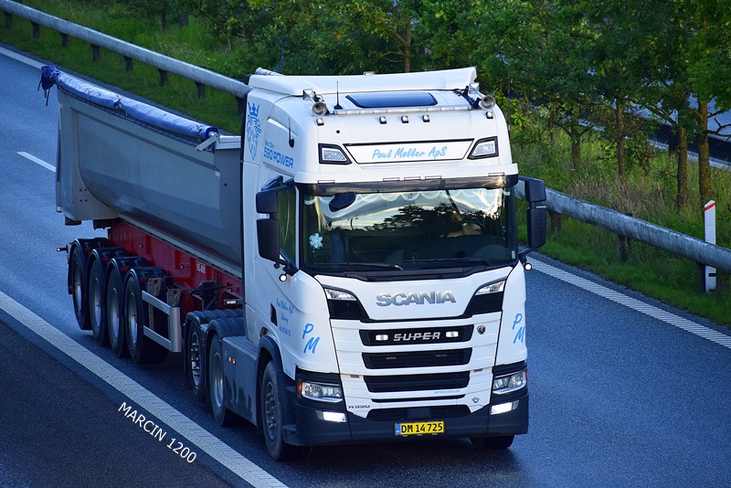 _DSC4143 POUL MOLLER-crop-Poul Moller-SCANIA R590 V8.JPG