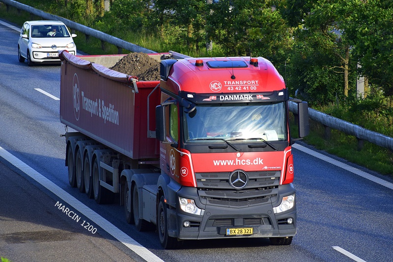 _DSC4279 HCS-crop-Mercedes-Benz Actros MP4.JPG