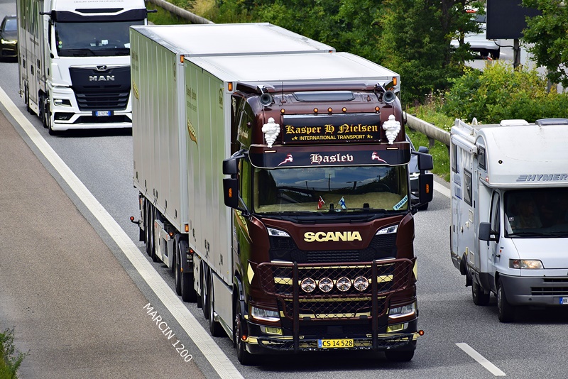 _DSC4650 KASPER NIELSEN-crop-SCANIA S - 25,25m.JPG