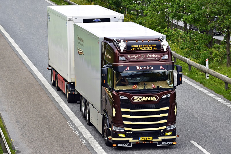 _DSC4661 KASPER NIELSEN-crop-SCANIA S 520 V8.JPG