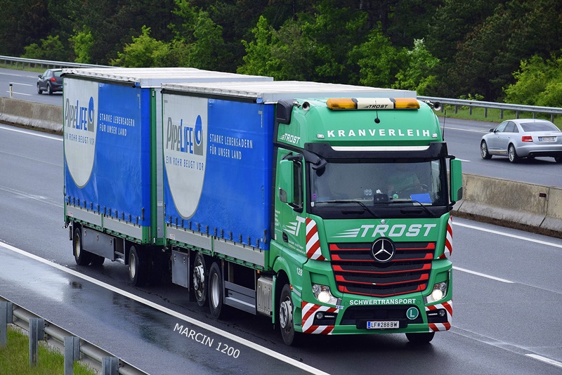 _DSC2989 TROST-crop-Mercedes-Benz MP4.JPG