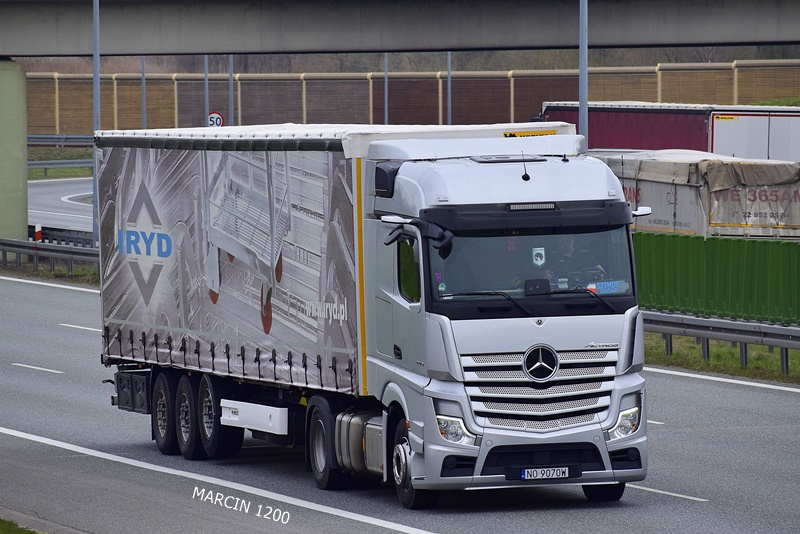 _DSC0452-crop-IRYD-WIELTON-Mercedes-Benz Actros MP5.JPG
