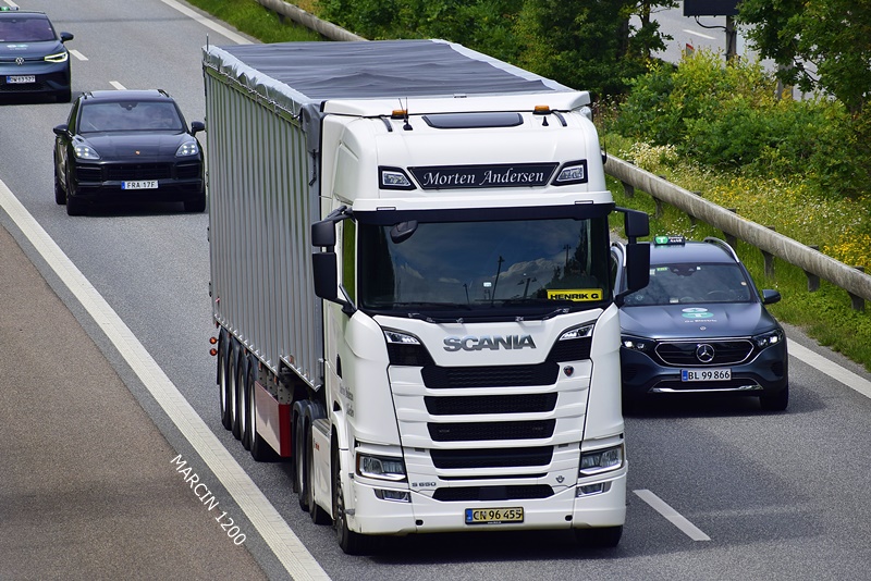 _DSC4634 MORTEN ANDERSEN-crop-SCANIA S650 V8.JPG